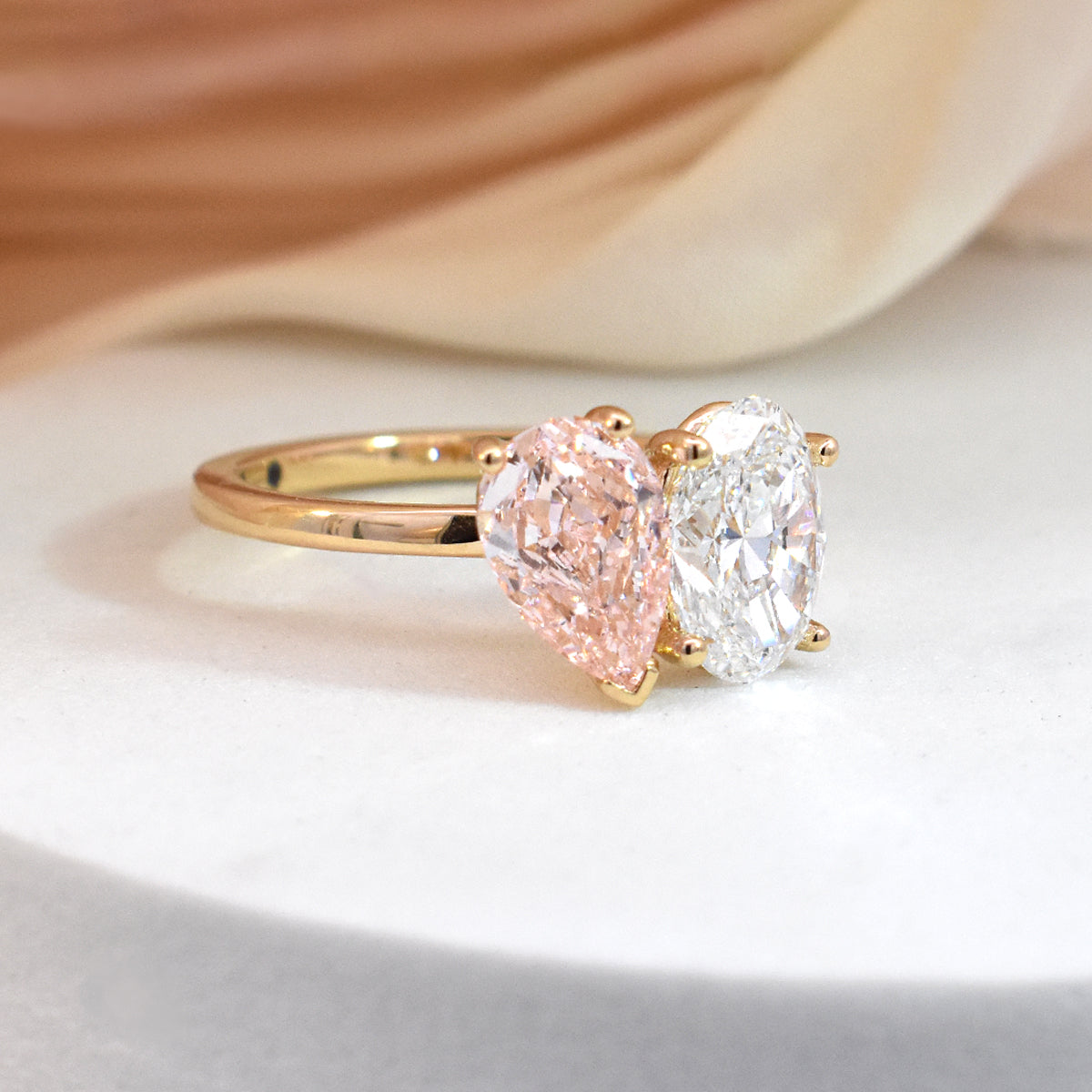 1.2ct Oval White Diamond & 1.01ct Pear-Cut Pink Diamond in Toi Et Moi Setting