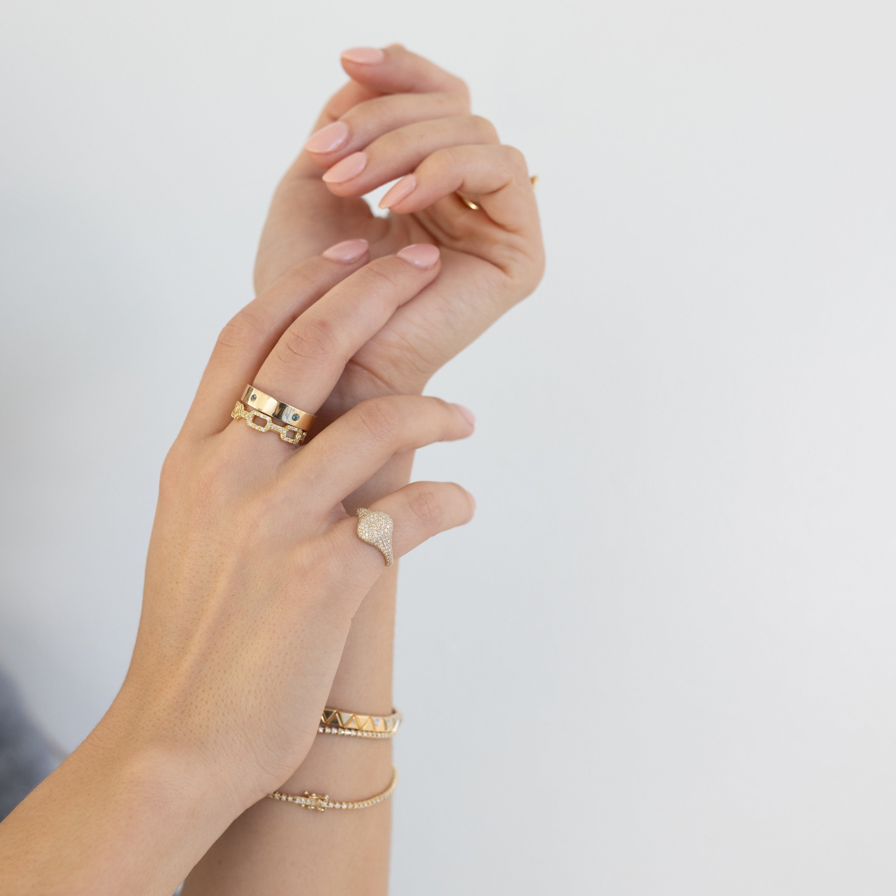 Pavé Diamond Oval Pinky Ring