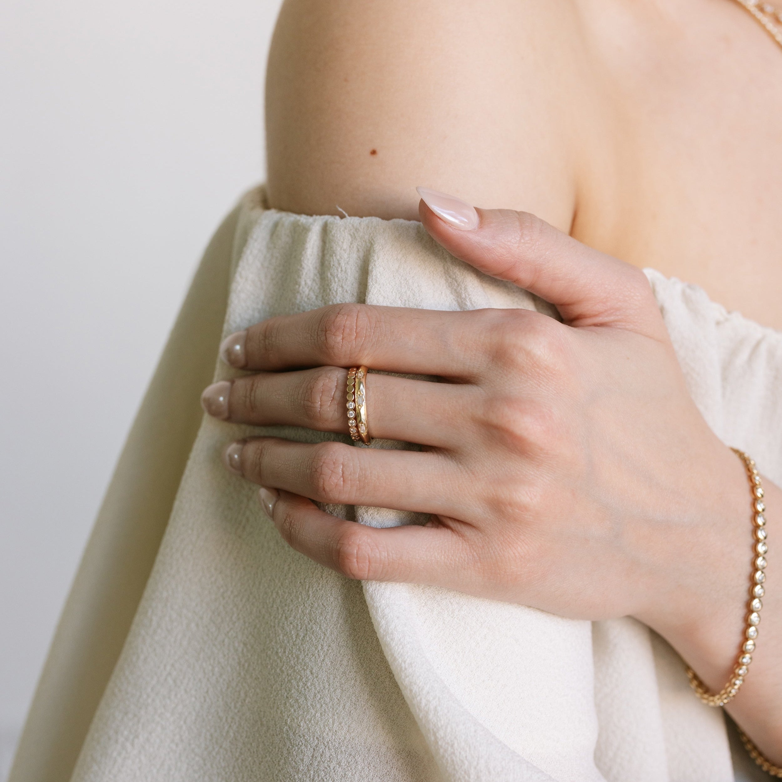 Gypsy Set Baguette Diamond Knife Edge Band