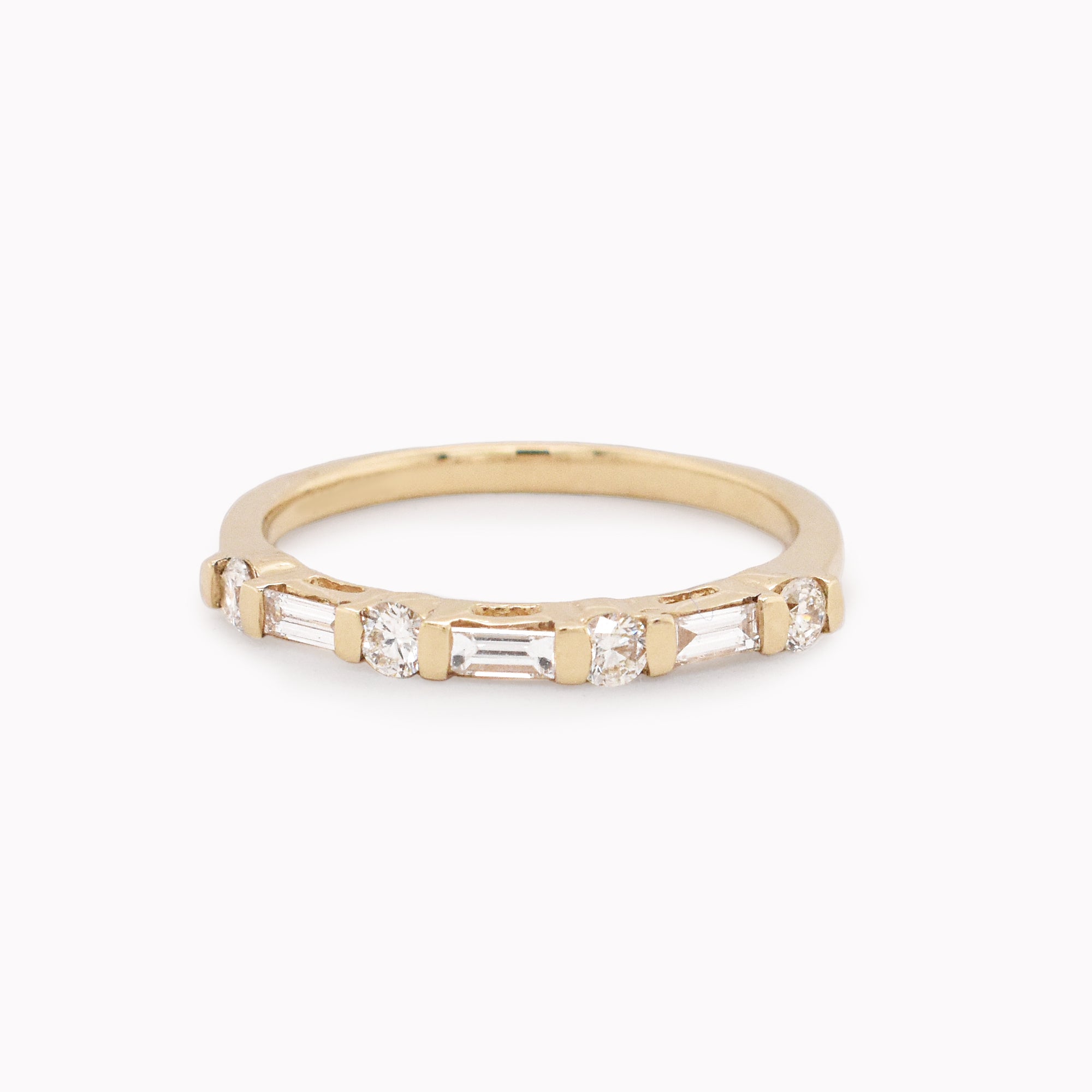 Alternating Round & Baguette Diamond Ring