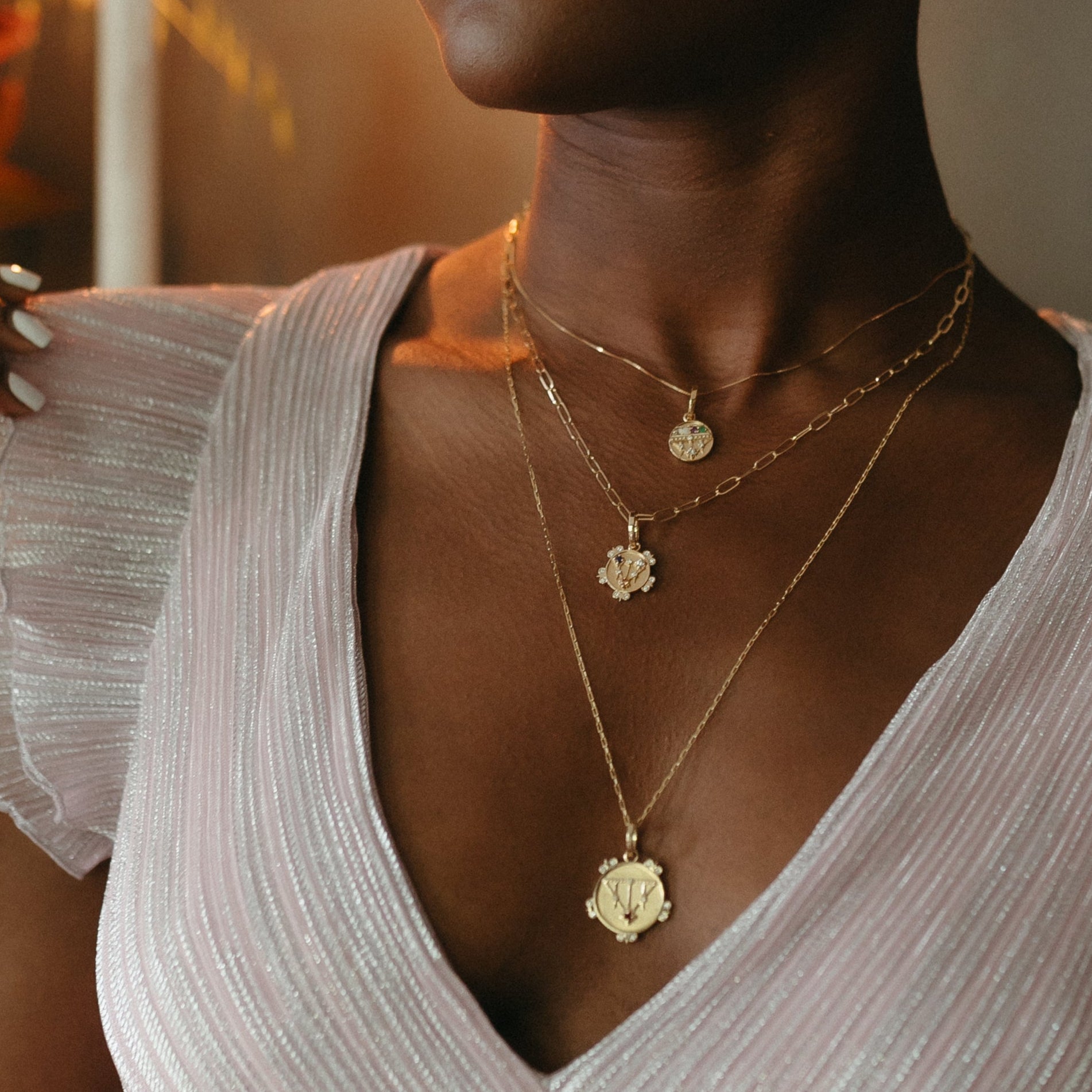 Mini (12mm) Lace Shield Medallion With Florets - 3 Stones