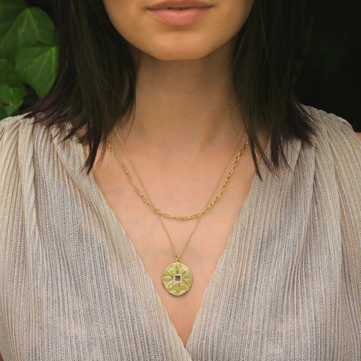 Mandala Hera Engraved Diamond Necklace