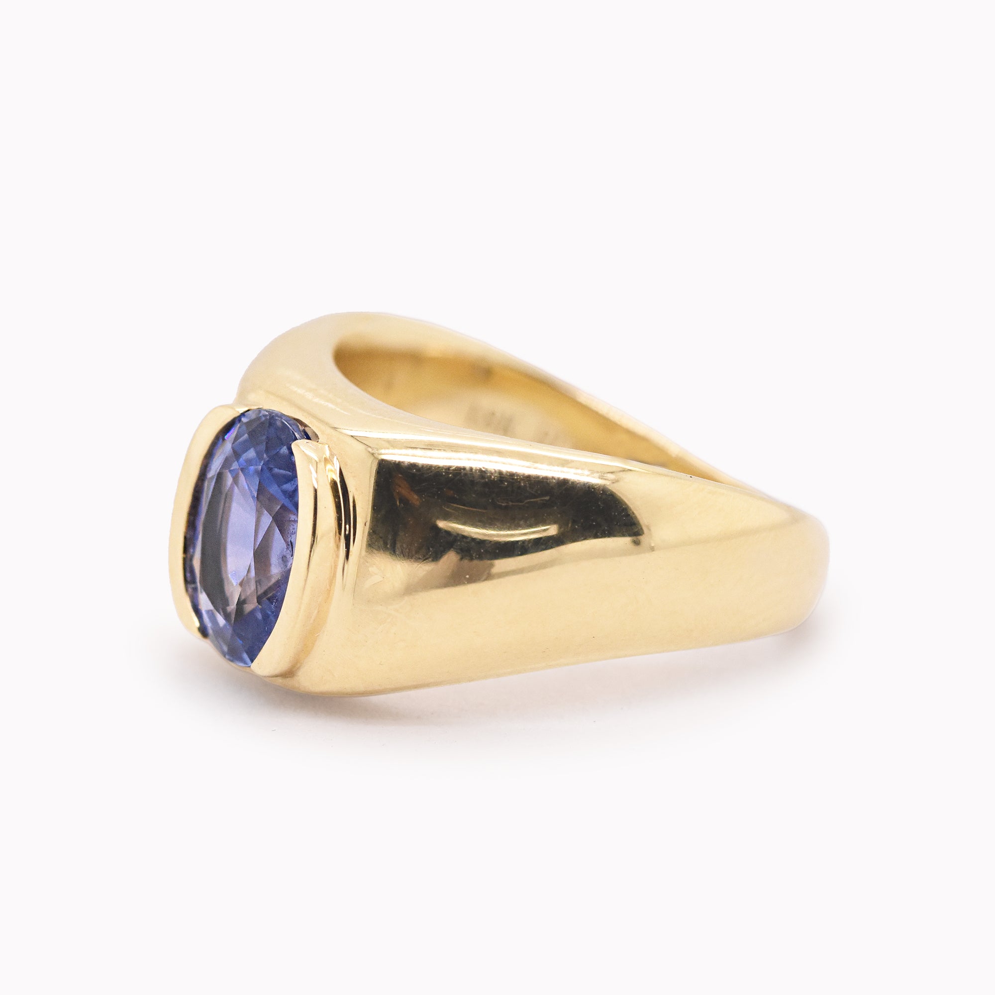 Oval Ceylon Sapphire Curved Dome Band