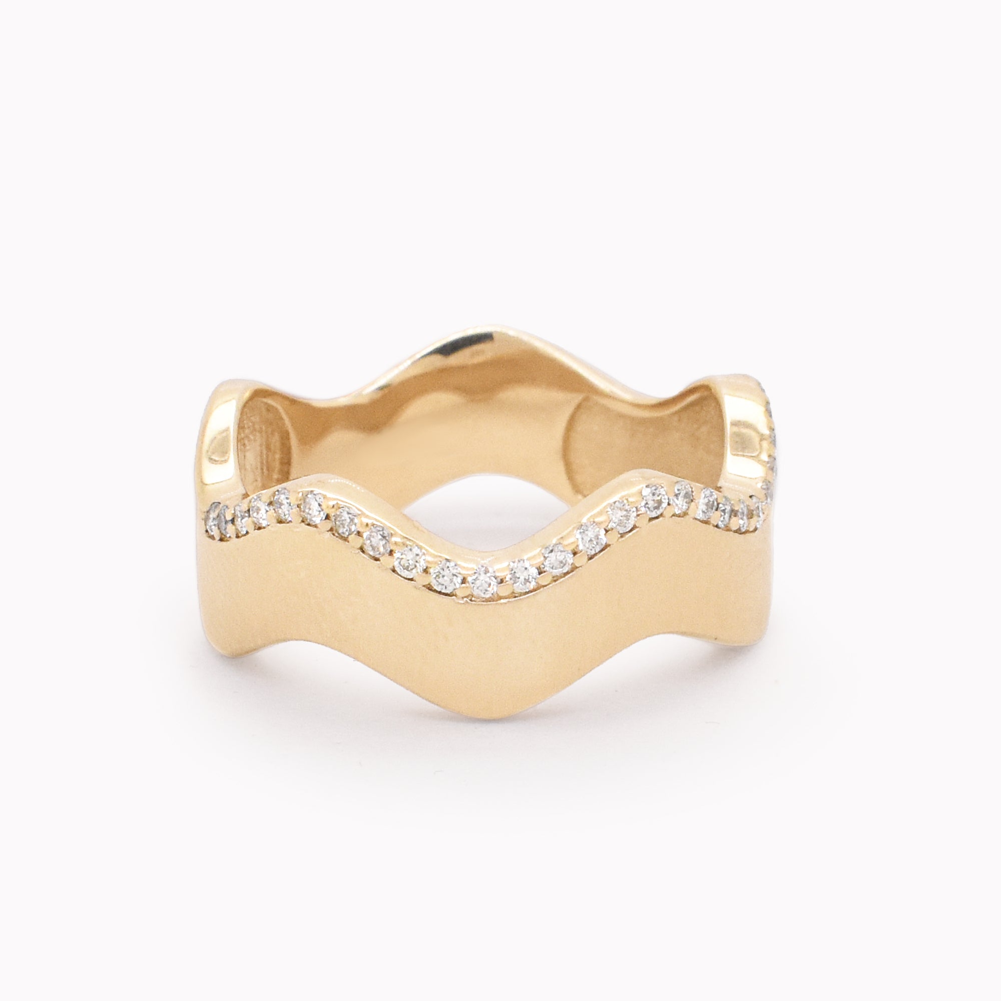 Wavy Diamond Edge Band